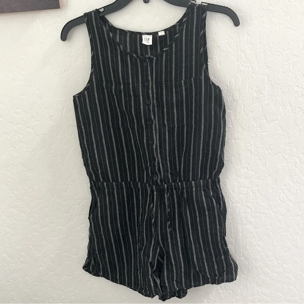 GAP Kids Shorts romper. Black with white vertical stripes. Size XL (girls). EUC.